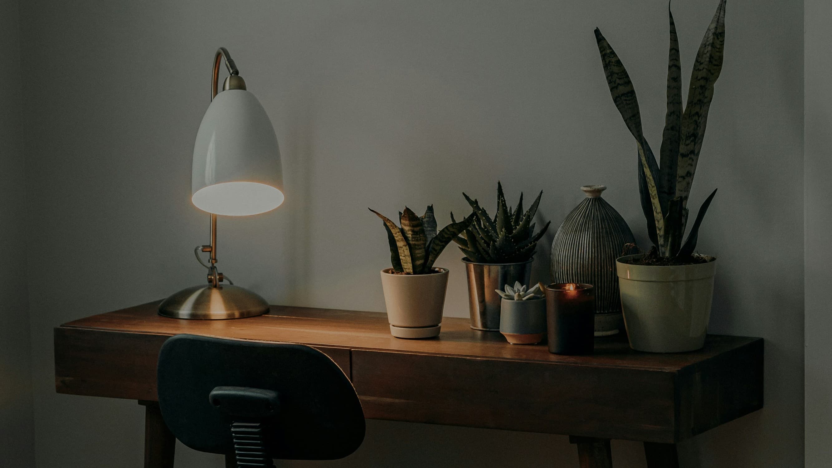 Ambiente de consultório com iluminação acolhedora